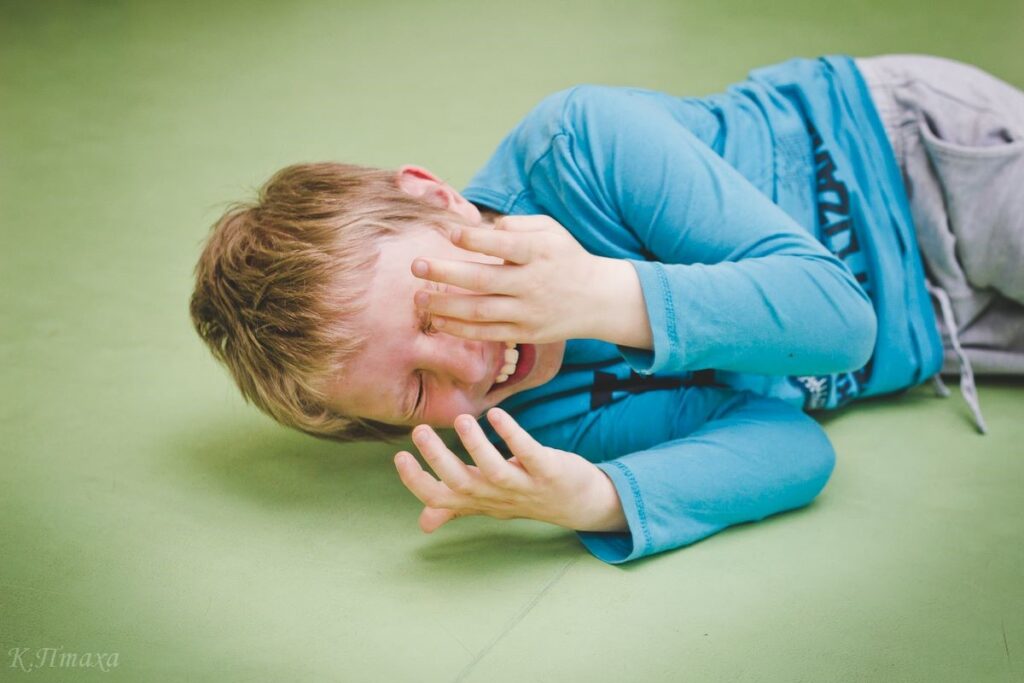 Признаки аутизма у детей: как вовремя заметить первые сигналы