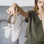 Як прибрати запах зі взуття: прості й дієві способи