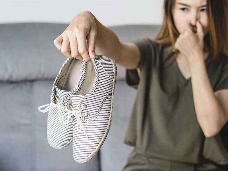 Як прибрати запах зі взуття: прості й дієві способи