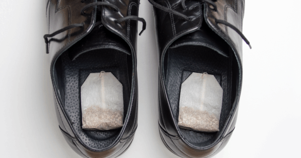 Як прибрати запах зі взуття: прості й дієві способи