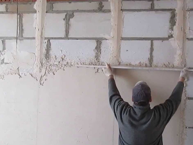 Гипсовая штукатурка – современное решение для ровных стен.